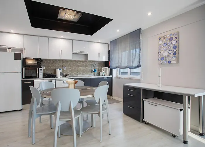 Azul And Sun Silveira (Lisbon)