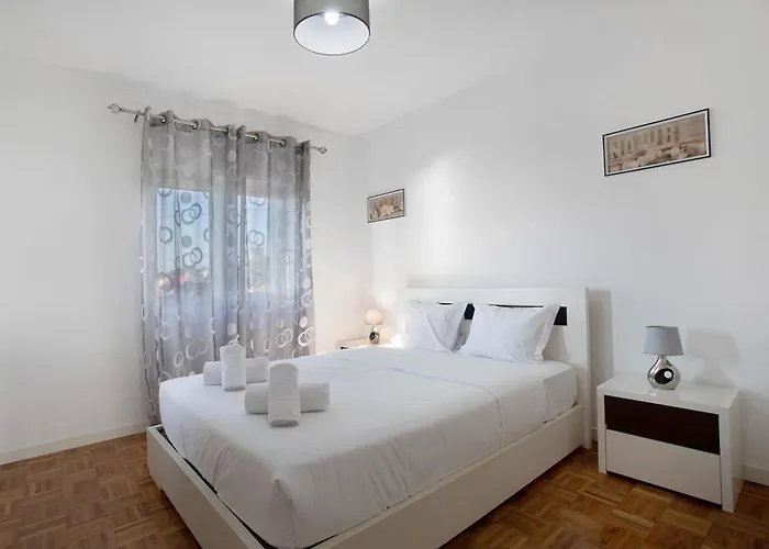 Azul And Sun * Silveira (Lisbon)