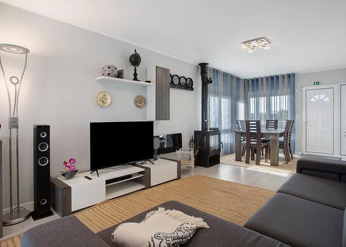 Azul And Sun * Silveira (Lisbon)