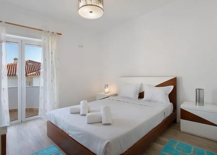 Azul And Sun * Silveira (Lisbon)